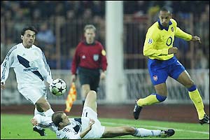 Thierry Henry tries to break through the Kiev defence