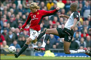 Diego Forlan scores Man Utd's equaliser