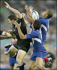 Pepito Elhorga of France catches a high ball