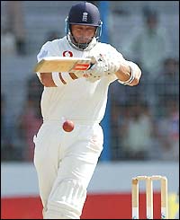 Nasser Hussain plays the pull shot