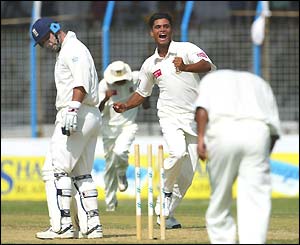 Graham Thorpe leaves the pitch as Mashrafe Mortaza celebrates dismissing him