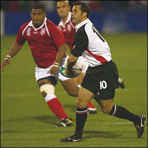 Canadian fly-half Bob Ross gets a pass away