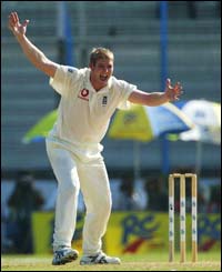 Matthew Hoggard appeals for lbw against Habibul Bashar
