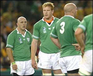 Keith Wood and his Ireland team-mates look disappointed after the narrow defeat to Australia