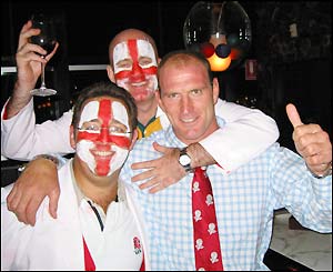 Dave Goulding (left) and Paul Ebdale with Lawrence Dallaglio