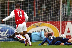 Henry gives Arsenal the lead on 25 minutes