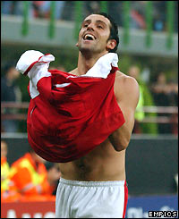 Edu celebrates making it 4-1