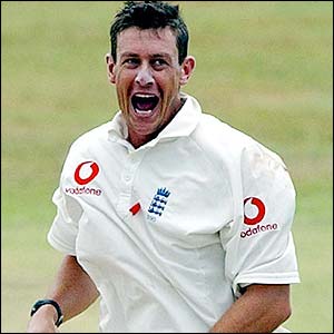 Giles takes two more wickets to finish with figures of 3-13 for the day