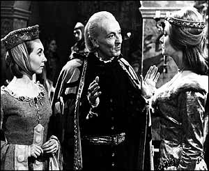 Maureen O'Brien (r) first appeared as Vicki, who joined the crew of the Tardis after a spaceship crash, in 1965 alongside William Hartnell as the original Doctor.