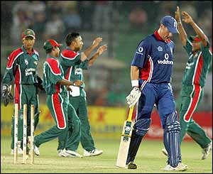 Marcus Trescothick leaves the crease after being bowled by Mushfiqur Rahman