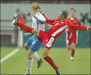 Wales' Daniel Gabbidon and Russia's Dmitry Bulykin challenge for the ball