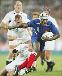 Serge Betsen goes on a run for France