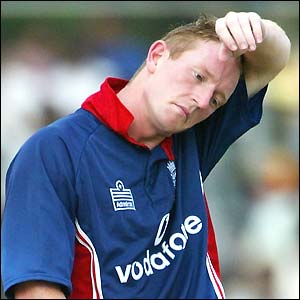 Paul Collingwood looks frustrated as he tries to lead England's recovery