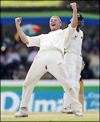 Andrew Flintoff grabs two quick wickets