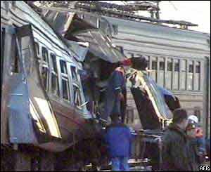 Wreckage of Russian commuter train 