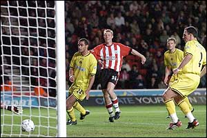 Brett Ormerod's second goal gives Southampton a 3-2 win over Charlton