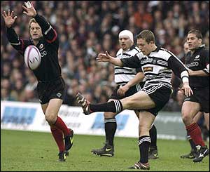 Newcastle's Jonny Wilkinson in action during the Allied Dunbar Premiership One match against Saracens at Vicarage Road