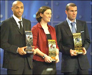 Thierry Henry and Zinedine Zidane pick up their trophies at a Fifa ceremony