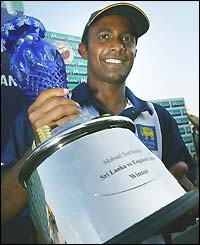 Hashan Tillakaratne, the Sri Lankan captain, holds the series trophy
