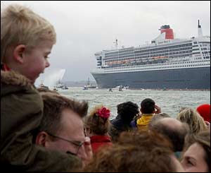 Crowds greet the Queen Mary 2 as it sails into Southampton