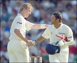Australia's Brett Lee congratulates Tendulkar on his double century