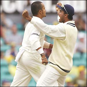 India's Murali Kartik and Sourav Ganguly celebrate claiming the second Australian wicket