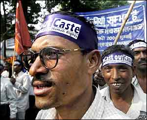Low-caste Hindus march in Bombay