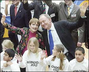 Culture Secretary Tessa Jowell and London mayor Ken Livingstone pose for the cameras