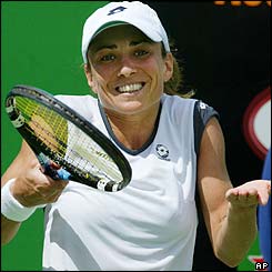 Anna Pistolesi shrugs her shoulders as she heads for defeat