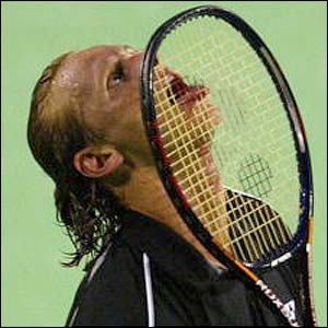 David Nalbandian reacts after a poor shot against Roger Federer