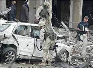 US soldiers in front of the bombed-out Shaheen hotel in Baghdad