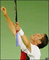 Marat Safin celebrates his win over Agassi