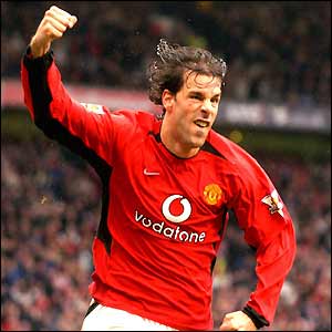 Ruud van Nistelrooy celebrates scoring United's winner