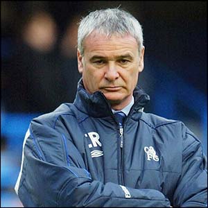 Claudio Ranieri looks concerned as Chelsea fail to create further chances