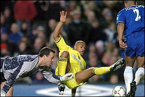 Charlton's Dean Kiely scrambles the ball clear as Chelsea pile on the pressure 