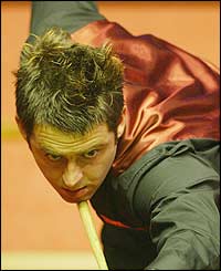 Ronnie O'Sullivan sports blonde hightlights