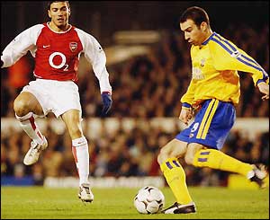 Jose Antonio Reyes of Arsenal challenges Southampton's Danny Higginbotham