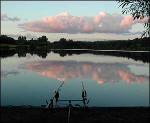 An anglers view of the Fendrod lake in Swansea early in the morning (Gareth Seymour from Swansea) 