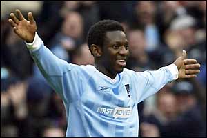 Shaun Wright-Phillips celebrates scoring Man City's fourth goal 