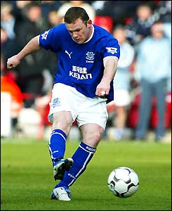 Wayne Rooney scores for Everton