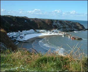 Snow on the beach at Nefyn Bay (Llinos Merks)