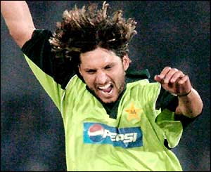 Shahid Afridi celebrates dismissing Sourav Gaunguly