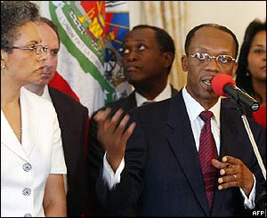 Aristide and his wife Mildred (left) at at the presidential palace, 21 Feb 2004 