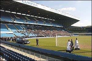 Leed supporters gather at Elland Road to pay their respects to a legend