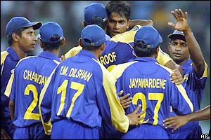 Nuwan Zoysa is congratulated by his team-mates as Ganguly is caught by Jayawardene 