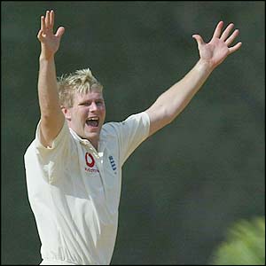 Matthew Hoggard takes three quick wickets