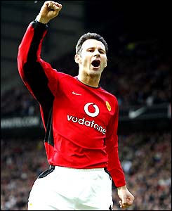 Ryan Giggs celebrates his goal against Tottenham