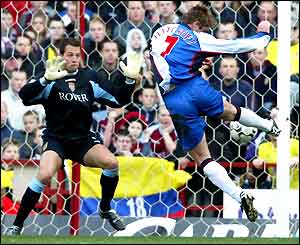 Garry Flitcroft scores for Blackburn