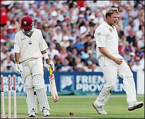 Ramnaresh Sarwan is removed by Andrew Flintoff