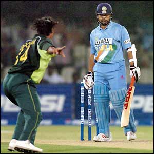 Shoaib Akhtar claims the prize wicket of Sachin Tendulkar